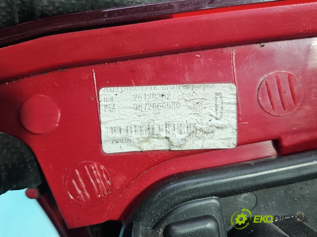 Peugeot 5008 I 2009-2017 1.6 16V 120 HP manual 88 kW 1598 cm3 5- svetlo / reflektor zadné pravé 9672666680 (Kľučka dverí ostatné)