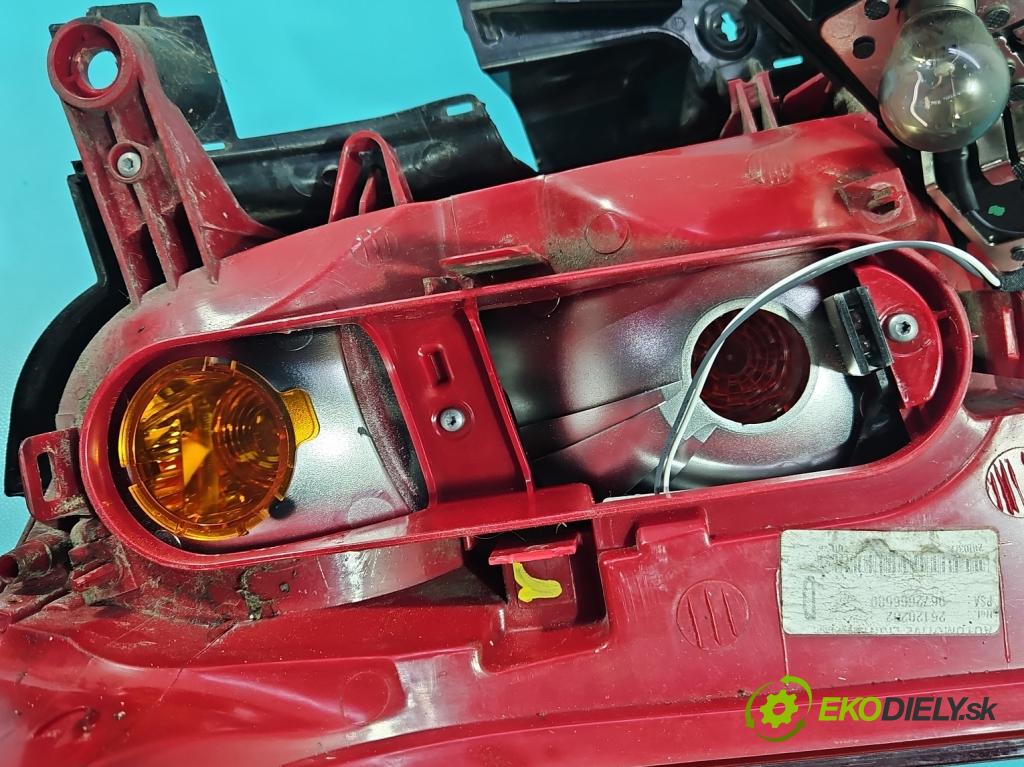 Peugeot 5008 I 2009-2017 1.6 16V 120 HP manual 88 kW 1598 cm3 5- svetlo / reflektor zadné pravé 9672666680 (Kľučka dverí ostatné)