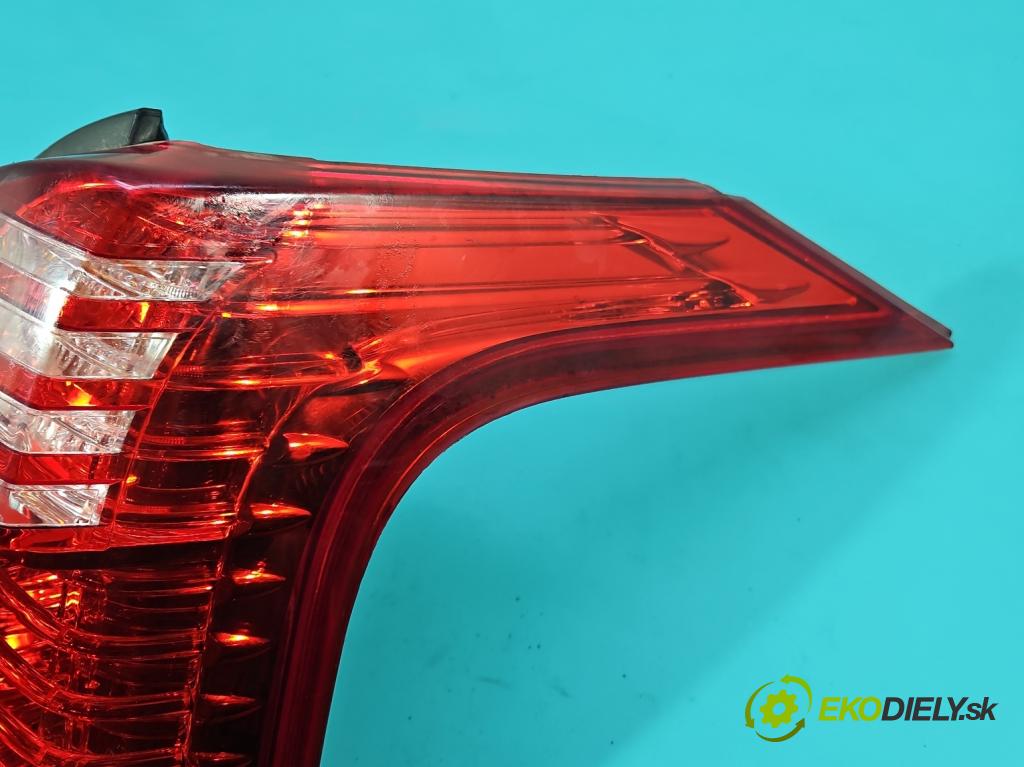 Peugeot 5008 I 2009-2017 1.6 16V 120 HP manual 88 kW 1598 cm3 5- svetlo / reflektor zadné pravé 9672666680 (Kľučka dverí ostatné)