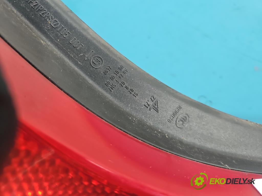 Volvo C30 1.6 hdi 109 HP manual 80 kW 1560 cm3 3- svetlo / reflektor zadné pravé  (Kľučka dverí ostatné)