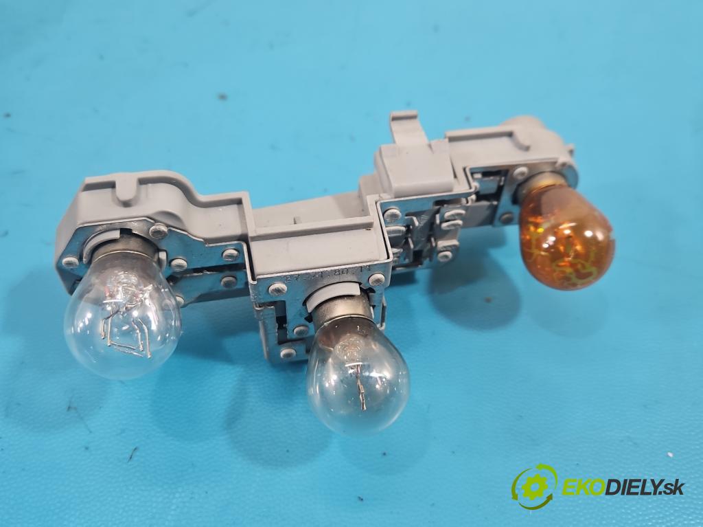 Volvo C30 1.6 hdi 109 HP manual 80 kW 1560 cm3 3- svetlo / reflektor zadné pravé  (Kľučka dverí ostatné)