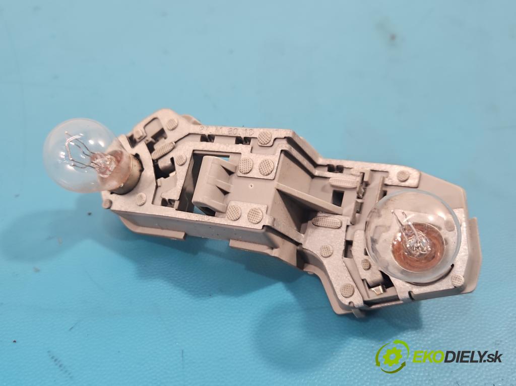 Volvo C30 1.6 hdi 109 HP manual 80 kW 1560 cm3 3- svetlo / reflektor zadné pravé  (Kľučka dverí ostatné)