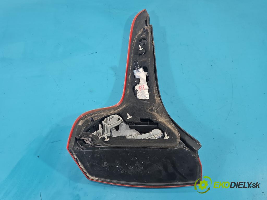 Volvo C30 1.6 hdi 109 HP manual 80 kW 1560 cm3 3- svetlo / reflektor zadné pravé  (Kľučka dverí ostatné)