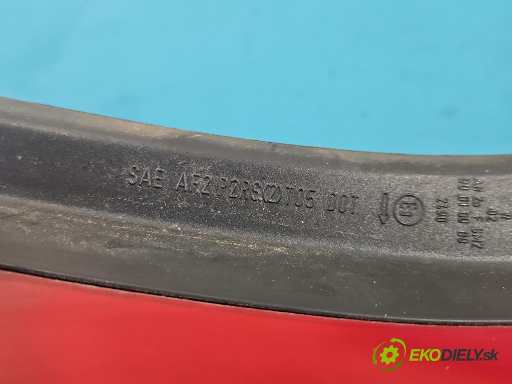 Volvo C30 1.6 hdi 109 HP manual 80 kW 1560 cm3 3- svetlo / reflektor zadné pravé  (Kľučka dverí ostatné)