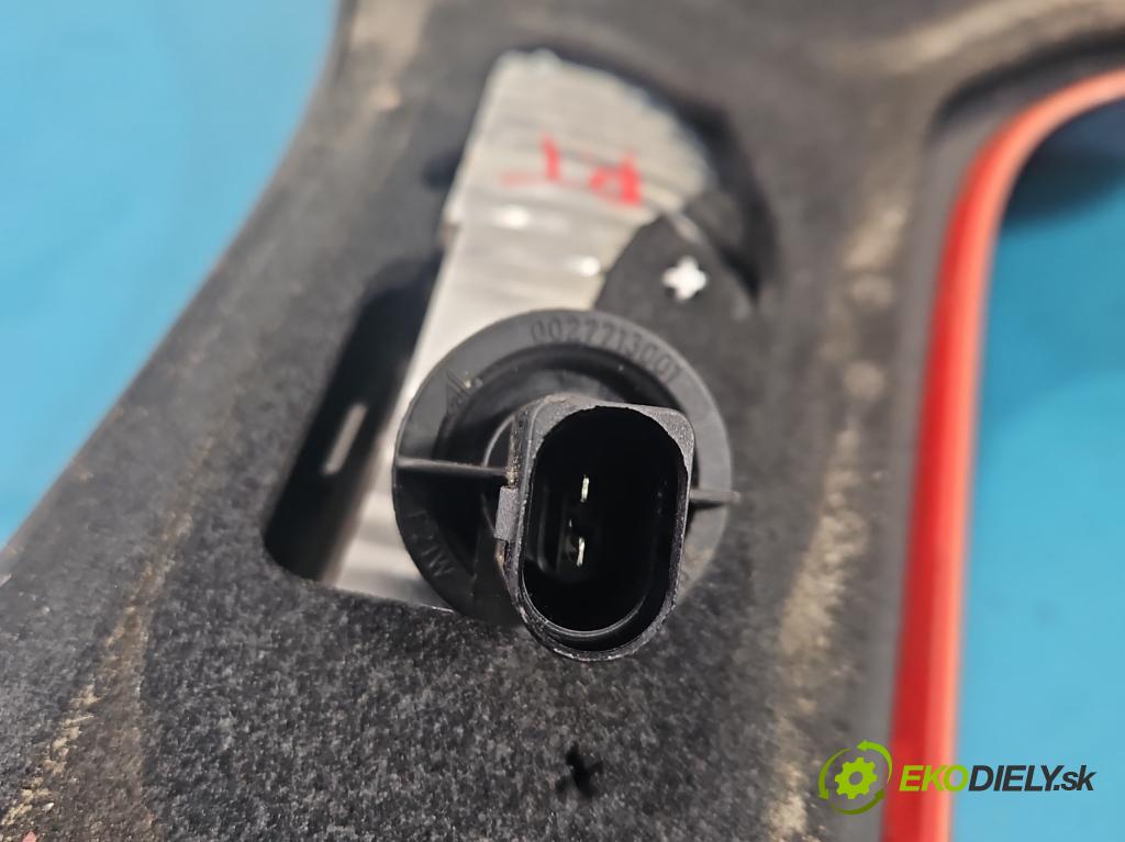 Volvo C30 1.6 hdi 109 HP manual 80 kW 1560 cm3 3- svetlo / reflektor zadné pravé  (Kľučka dverí ostatné)