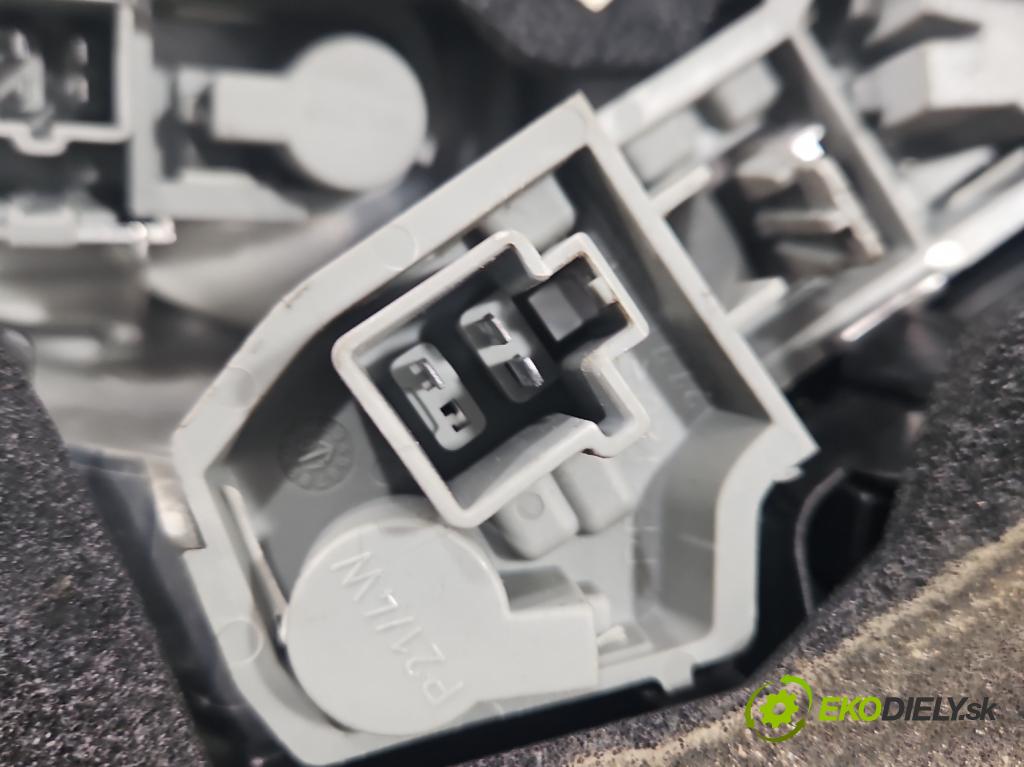 Volvo C30 1.6 hdi 109 HP manual 80 kW 1560 cm3 3- svetlo / reflektor zadné pravé  (Kľučka dverí ostatné)