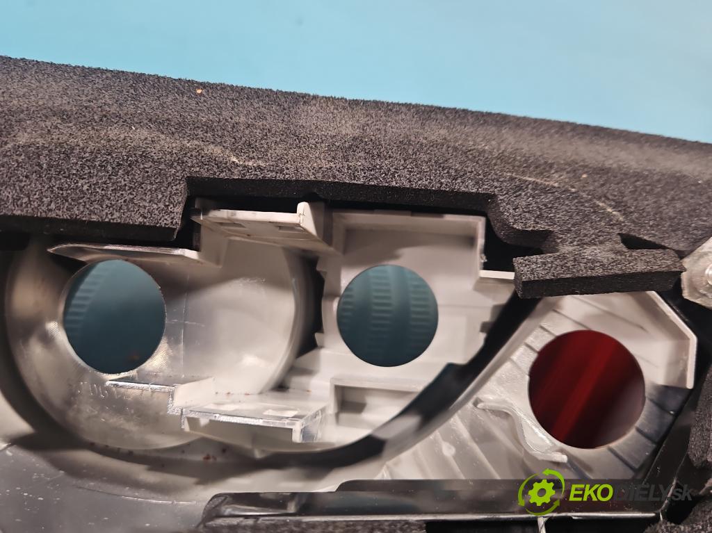 Volvo C30 1.6 hdi 109 HP manual 80 kW 1560 cm3 3- svetlo / reflektor zadné ľavé 31213913 (Kľučka dverí ostatné)