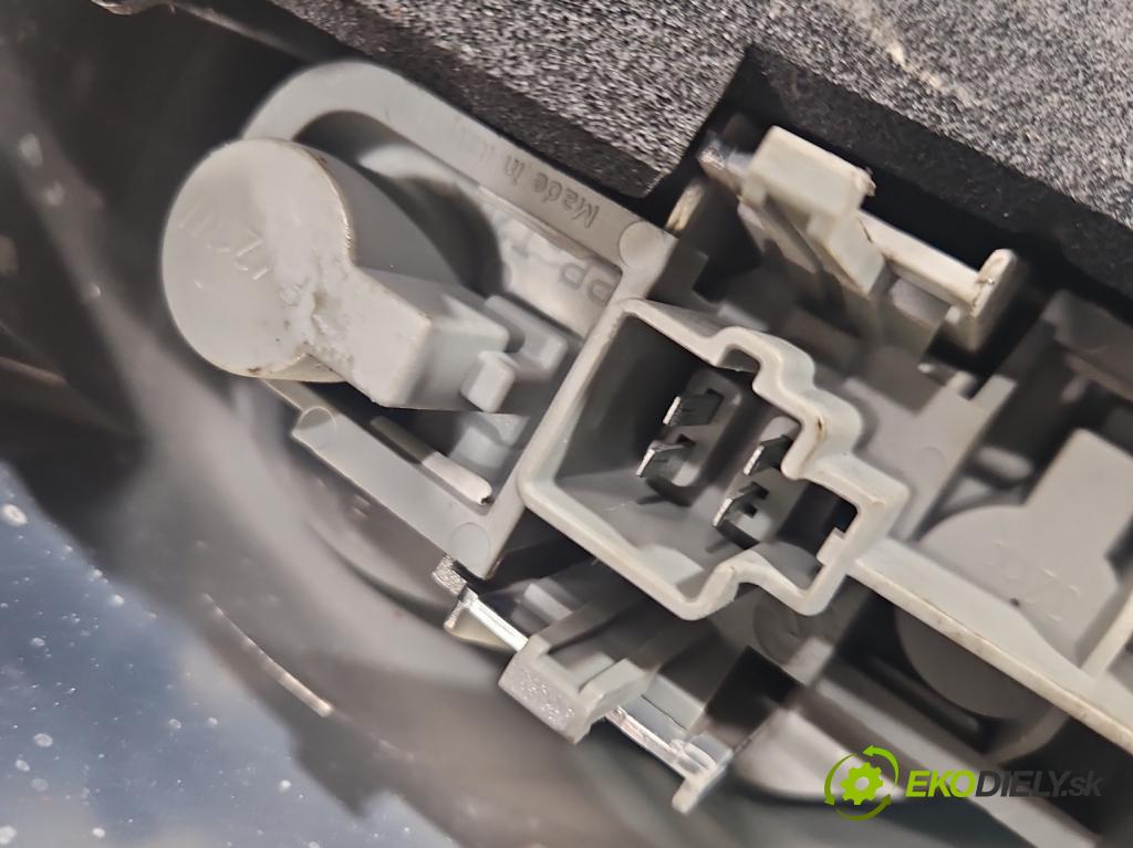 Volvo C30 1.6 hdi 109 HP manual 80 kW 1560 cm3 3- svetlo / reflektor zadné ľavé 31213913 (Kľučka dverí ostatné)