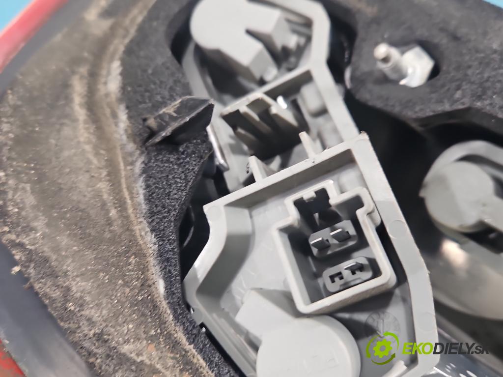 Volvo C30 1.6 hdi 109 HP manual 80 kW 1560 cm3 3- svetlo / reflektor zadné ľavé 31213913 (Kľučka dverí ostatné)