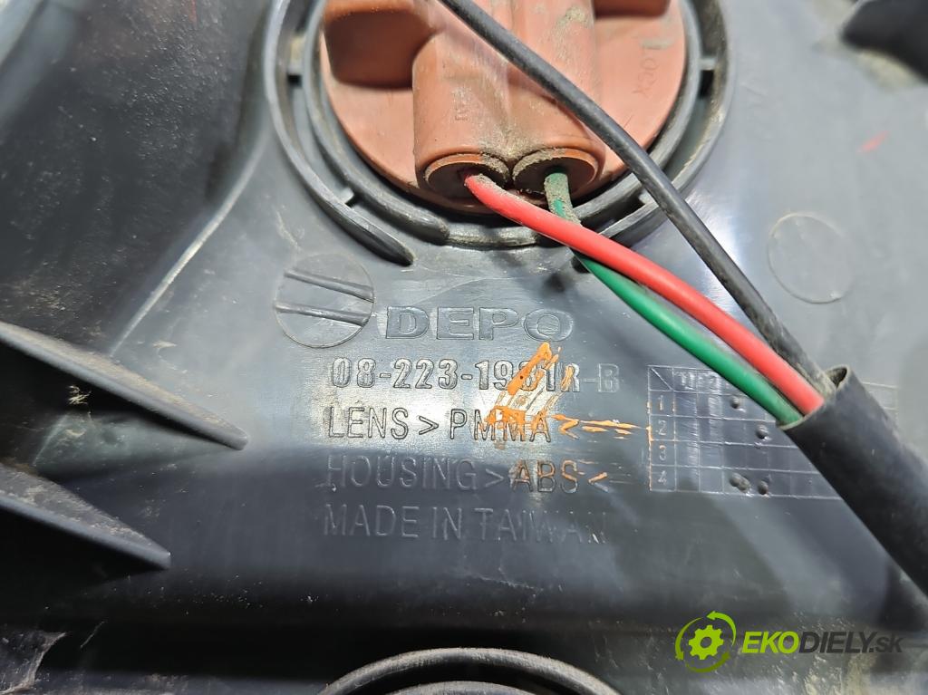 Kia Ceed I 2006-2012 1.6 crdi 114 HP automatic 84 kW 1582 cm3 5- svetlo / reflektor zadné pravé  (Kľučka dverí ostatné)