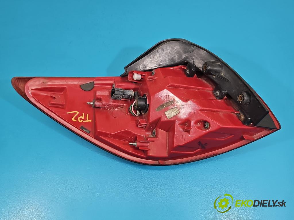 Kia Sportage III 2010-2015 2.0 crdi 136 HP automatic 100 kW 1995 cm3 5- svetlo / reflektor zadné pravé  (Kľučka dverí ostatné)