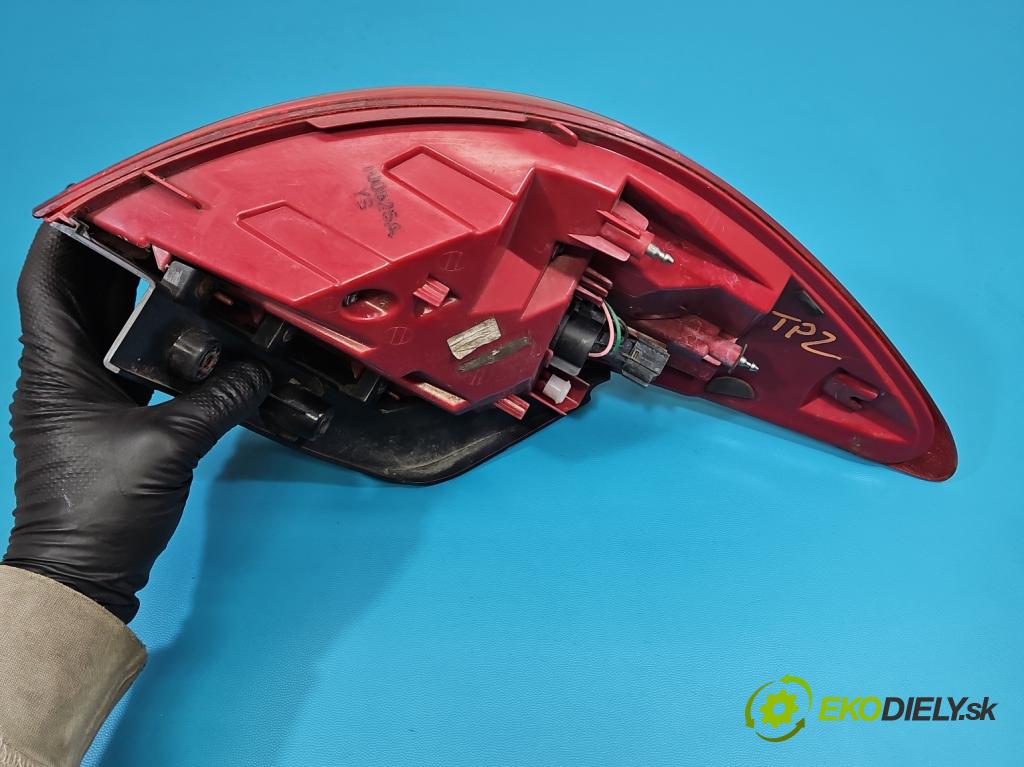 Kia Sportage III 2010-2015 2.0 crdi 136 HP automatic 100 kW 1995 cm3 5- svetlo / reflektor zadné pravé  (Kľučka dverí ostatné)