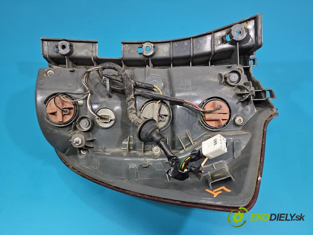 Kia Ceed I 2006-2012 1.6 crdi 114 HP automatic 84 kW 1582 cm3 5- svetlo / reflektor zadné ľavé  (Kľučka dverí ostatné)