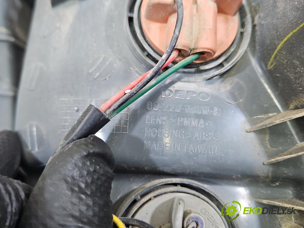 Kia Ceed I 2006-2012 1.6 crdi 114 HP automatic 84 kW 1582 cm3 5- svetlo / reflektor zadné ľavé  (Kľučka dverí ostatné)