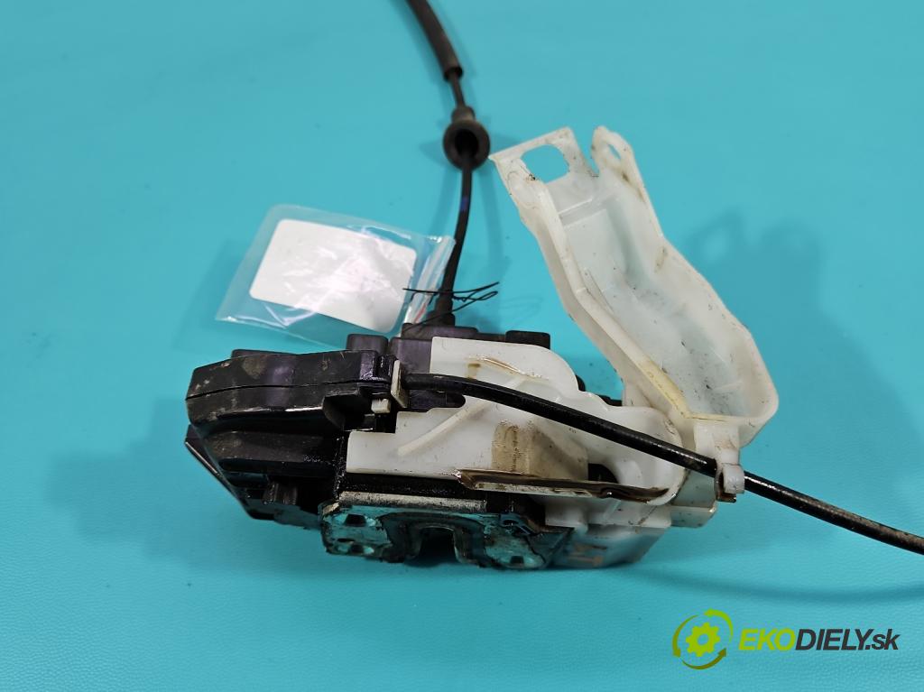 Kia Ceed I 2006-2012 1.6 crdi 114 hp automatic 84 kW 1582 cm3 5- zámek zadní levý