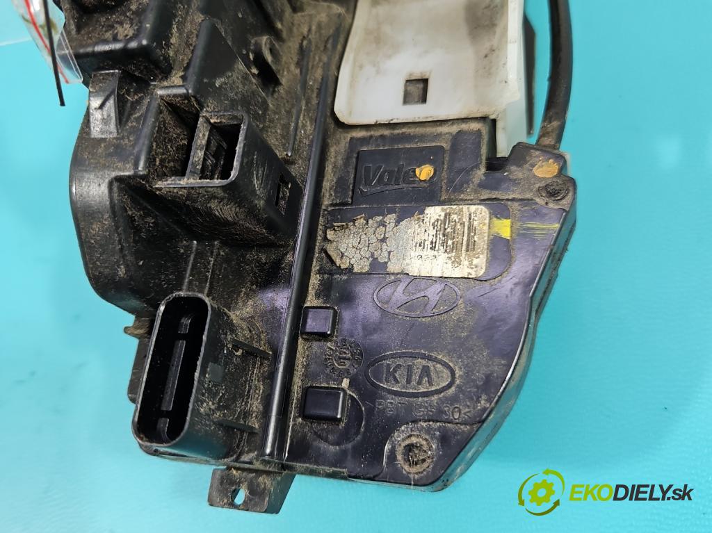Kia Ceed I 2006-2012 1.6 crdi 114 hp automatic 84 kW 1582 cm3 5- zámek zadní levý