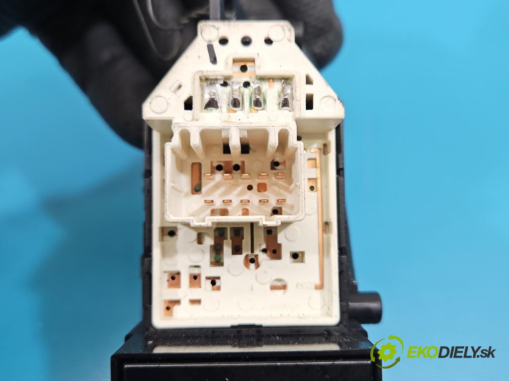 Kia Sportage III 2010-2015 2.0 crdi 136 HP automatic 100 kW 1995 cm3 5- prepínač okien spätných zrkadiel 93570-3W400WK