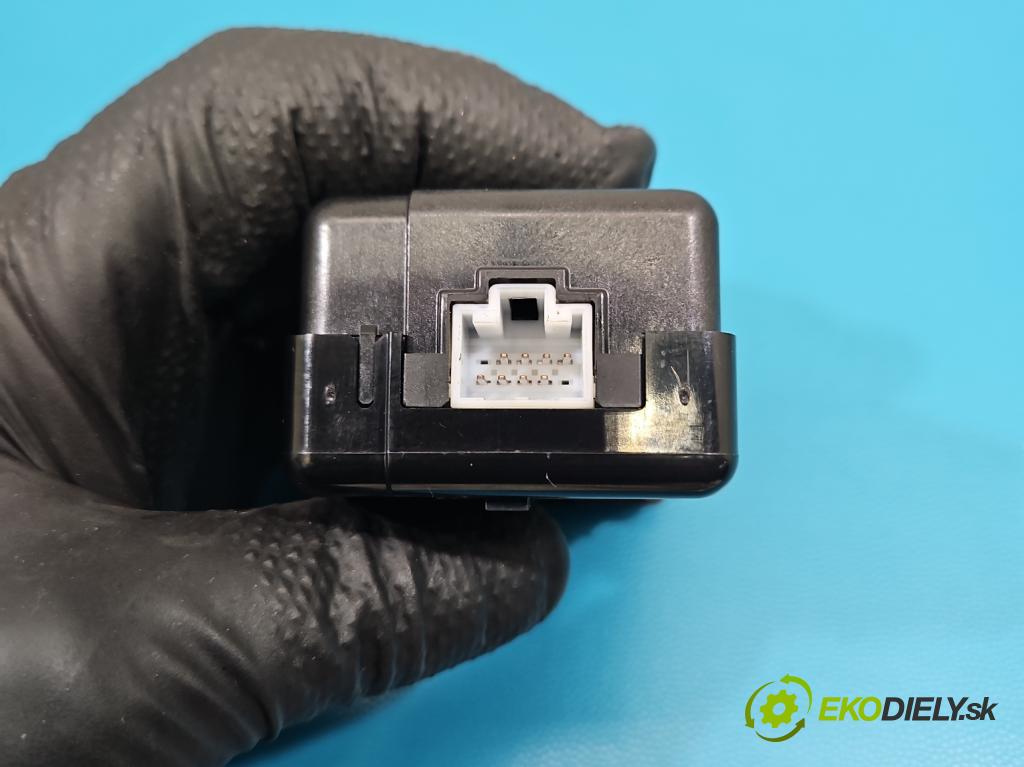 Kia Sportage III 2010-2015 2.0 crdi 136 HP automatic 100 kW 1995 cm3 5- Spínačka 95490-3W000 (Spínacia skrinka)