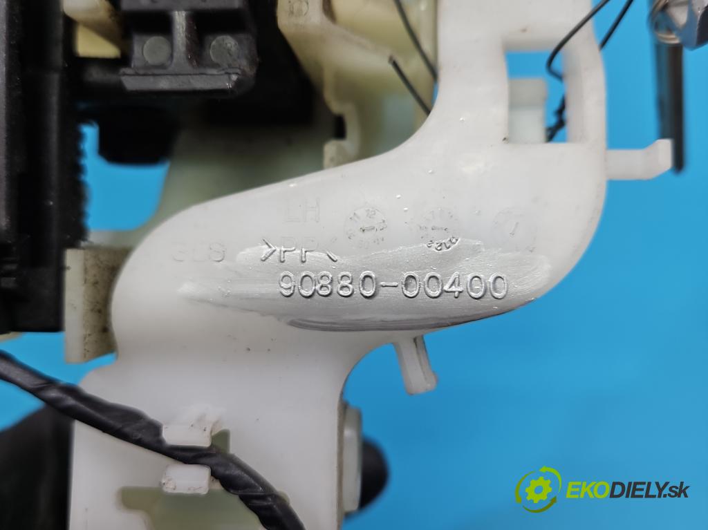 Kia Sportage III 2010-2015 2.0 crdi 136 HP automatic 100 kW 1995 cm3 5- rukoväť predné ľavé mimo: 90880-00400 (Kľučka dverí vonkajšia predná ľavá)