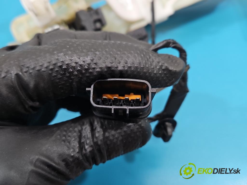 Kia Sportage III 2010-2015 2.0 crdi 136 HP automatic 100 kW 1995 cm3 5- rukoväť predné ľavé mimo: 90880-00400 (Kľučka dverí vonkajšia predná ľavá)