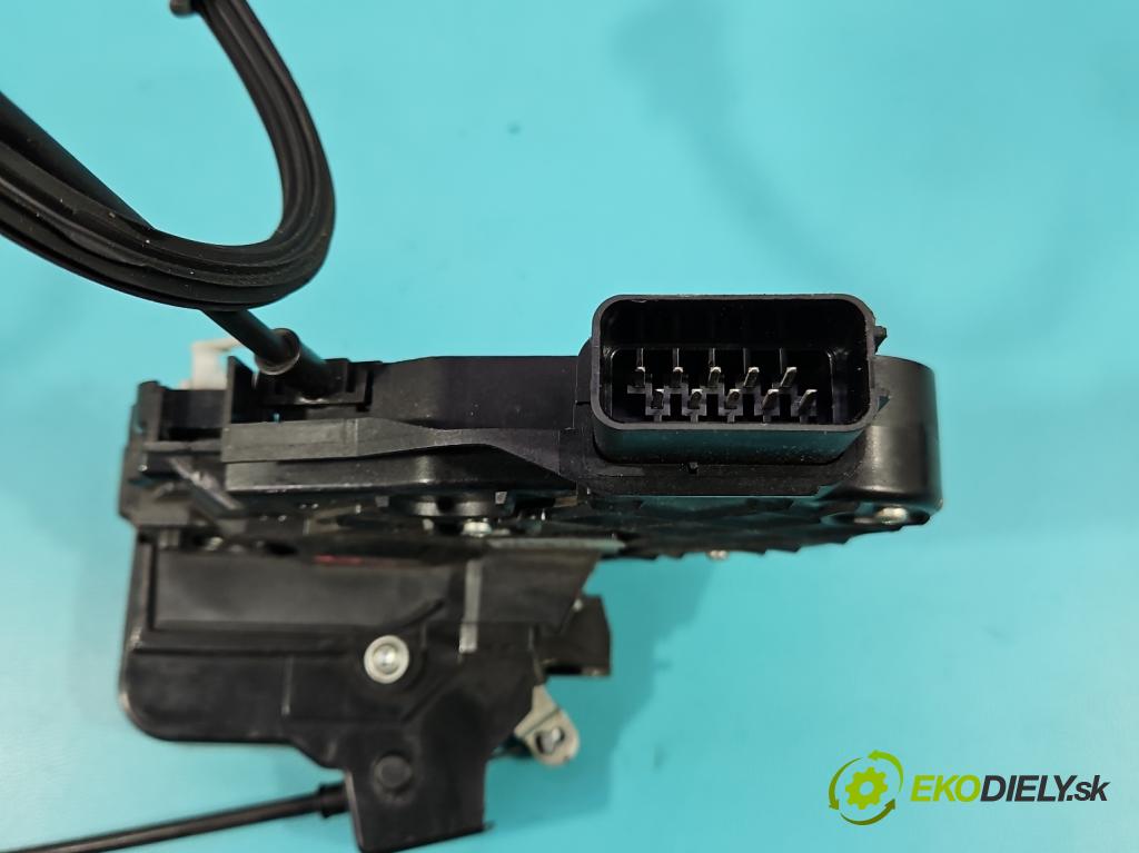 Volvo C30 1.6 hdi 109 HP manual 80 kW 1560 cm3 3- zámok predné pravý 30799303