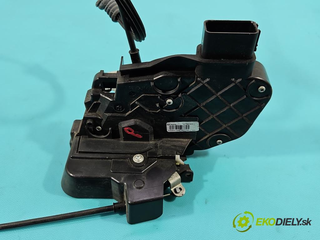 Volvo C30 1.6 hdi 109 HP manual 80 kW 1560 cm3 3- zámok predné pravý 30799303