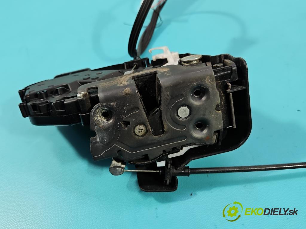 Volvo C30 1.6 hdi 109 HP manual 80 kW 1560 cm3 3- zámok predné pravý 30799303