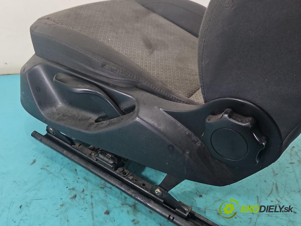 Seat Altea 1.6b 102 HP manual 75 kW 1595 cm3 5- Sedačka ľavý  (Sedadlo)