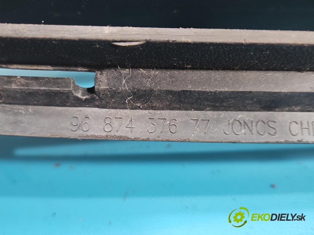 Peugeot 5008 I 2009-2017 1.6 16V 120 HP manual 88 kW 1598 cm3 5- blenda mriežka: nárazník stredová 9686182677