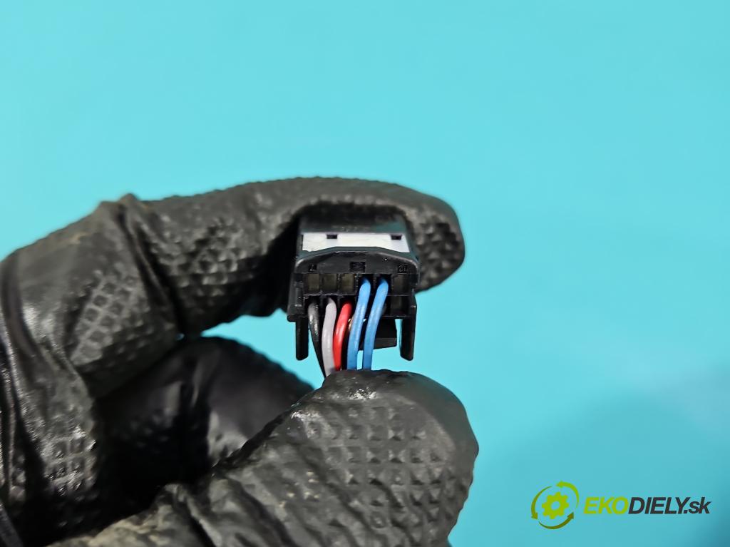 Renault Clio IV 2012-2020 1.2 16V 73 HP manual 54 kW 1149 cm3 5- zrkadlo ľavé  (Kľučka dverí ostatné)