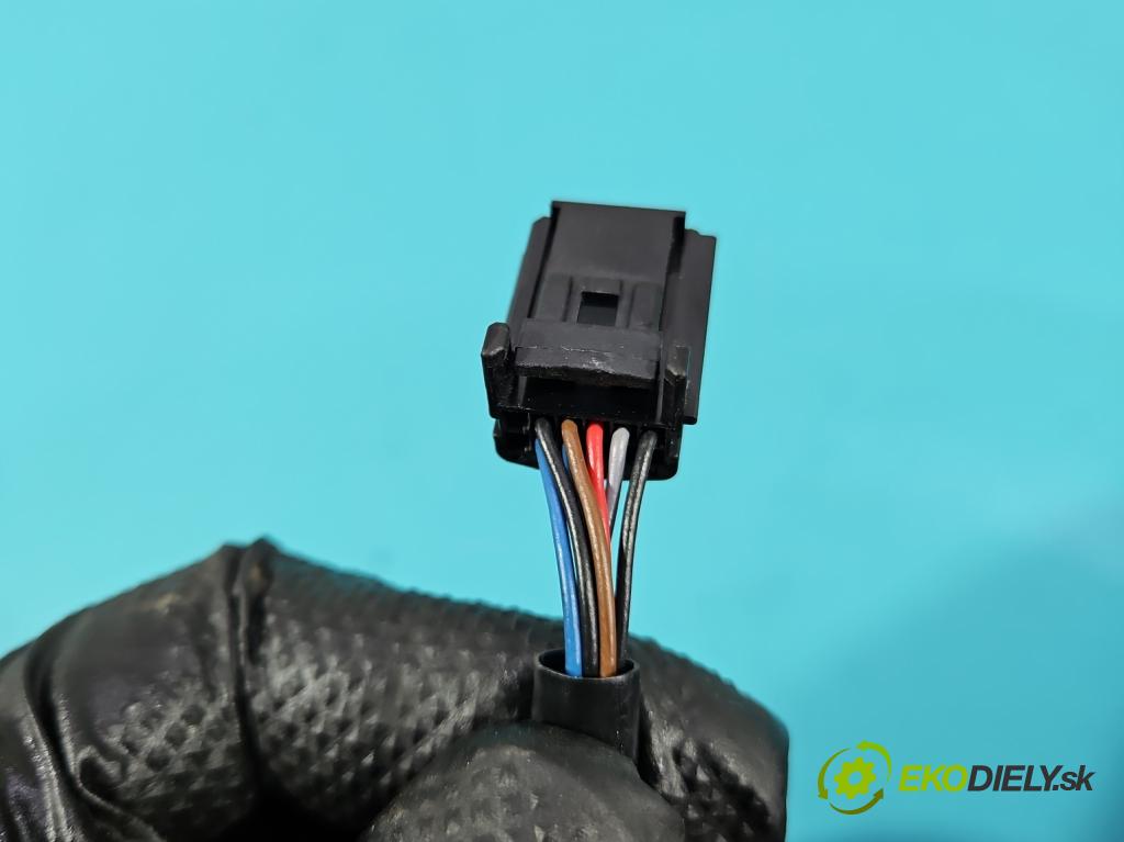 Renault Clio IV 2012-2020 1.2 16V 73 HP manual 54 kW 1149 cm3 5- zrkadlo ľavé  (Kľučka dverí ostatné)