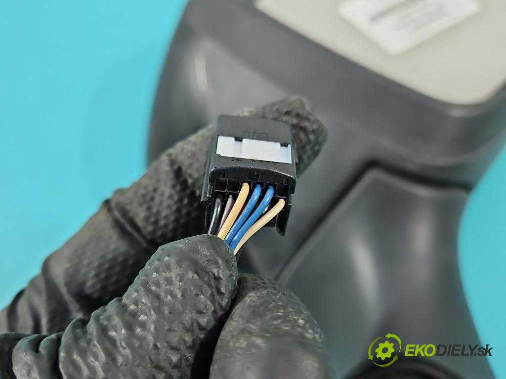 Renault Clio IV 2012-2020 1.2 16V 73 HP manual 54 kW 1149 cm3 5- zrkadlo pravé  (Kľučka dverí ostatné)