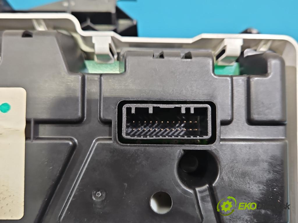 Renault Clio IV 2012-2020 1.2 16V 73 hp manual 54 kW 1149 cm3 5- Přístrojová deska  (Přístrojová deska)