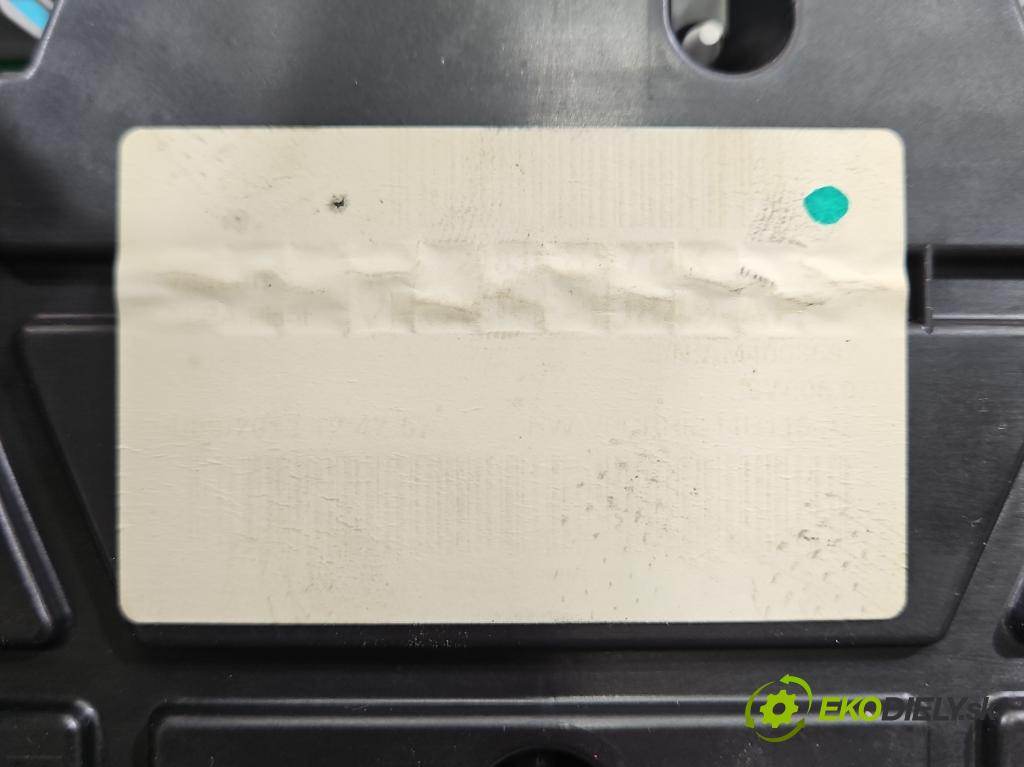 Renault Clio IV 2012-2020 1.2 16V 73 hp manual 54 kW 1149 cm3 5- Přístrojová deska  (Přístrojová deska)