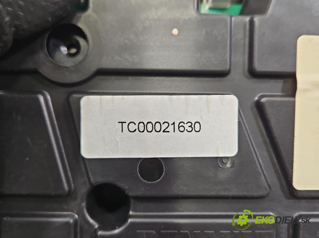 Renault Clio IV 2012-2020 1.2 16V 73 hp manual 54 kW 1149 cm3 5- Přístrojová deska  (Přístrojová deska)