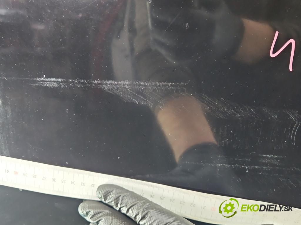 Audi A8 D2 1994-2002 3.7 V8 230 HP automatic 169 kW 3697 cm3 4- kapota predná