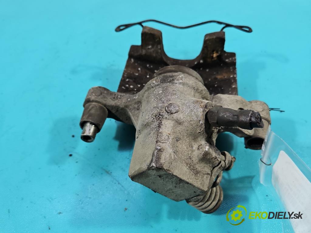 Volvo C30 1.6 hdi 109 hp manual 80 kW 1560 cm3 3- brzdič zadní pravý  (Klika dveří ostatní)