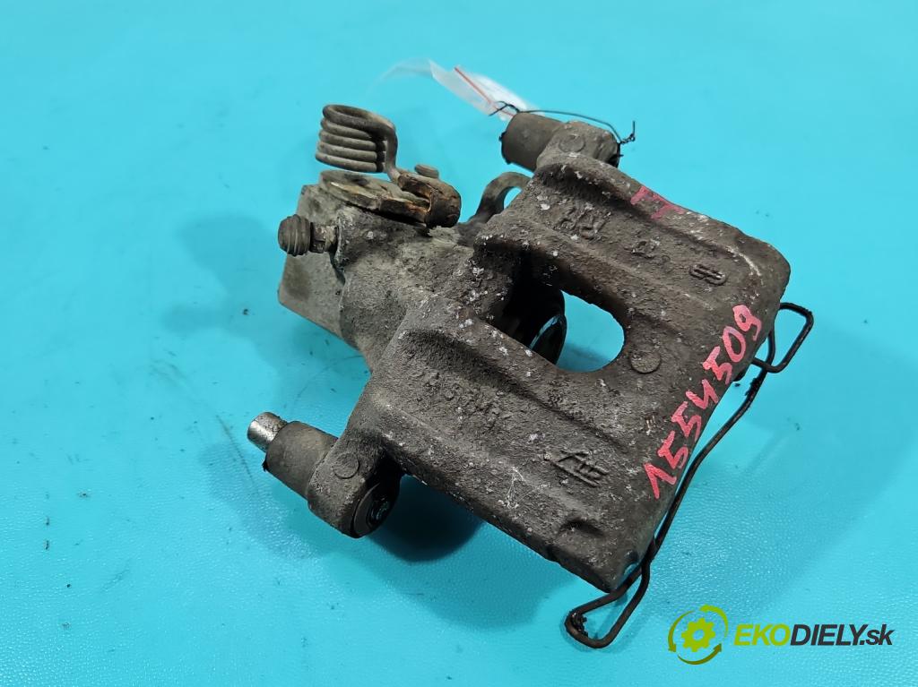 Volvo C30 1.6 hdi 109 hp manual 80 kW 1560 cm3 3- brzdič zadní pravý  (Klika dveří ostatní)