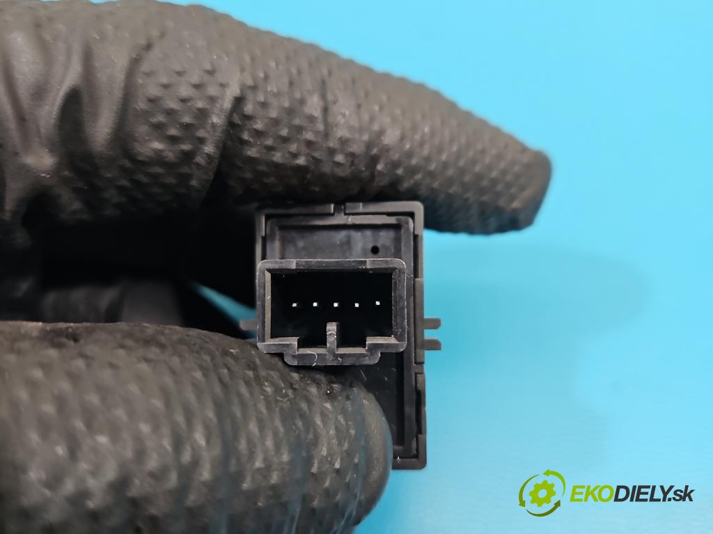 Volvo S90 II 2016- 2.0 T 320KM automatic 235 kW 1969 cm3 4- prepínač ostatné 31412152