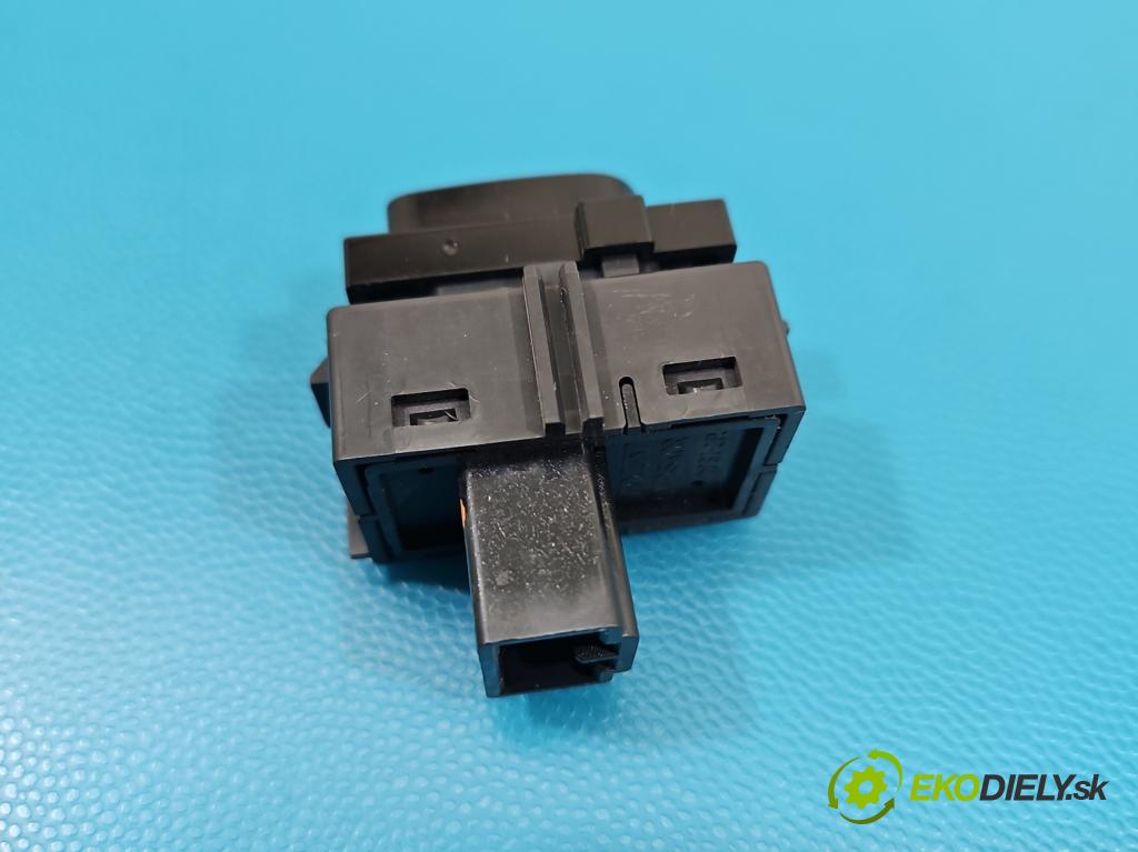 Volvo S90 II 2016- 2.0 T 320KM automatic 235 kW 1969 cm3 4- prepínač ostatné 31412152