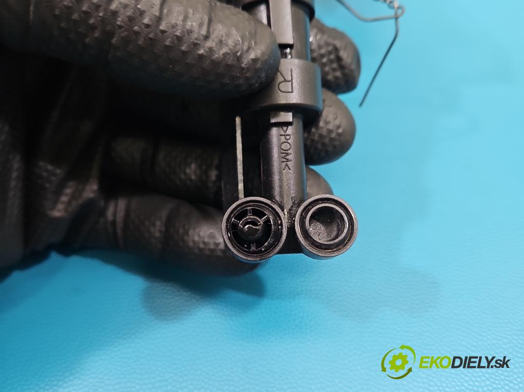 Volvo S90 II 2016- 2.0 T 320KM automatic 235 kW 1969 cm3 4- ostřikovač reflektor: pravý 31378726