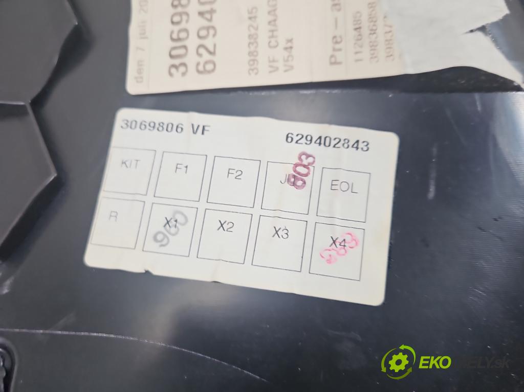 Volvo S90 II 2016- 2.0 T 320KM automatic 235 kW 1969 cm3 4- Čalounictví: dvere predné ľavé