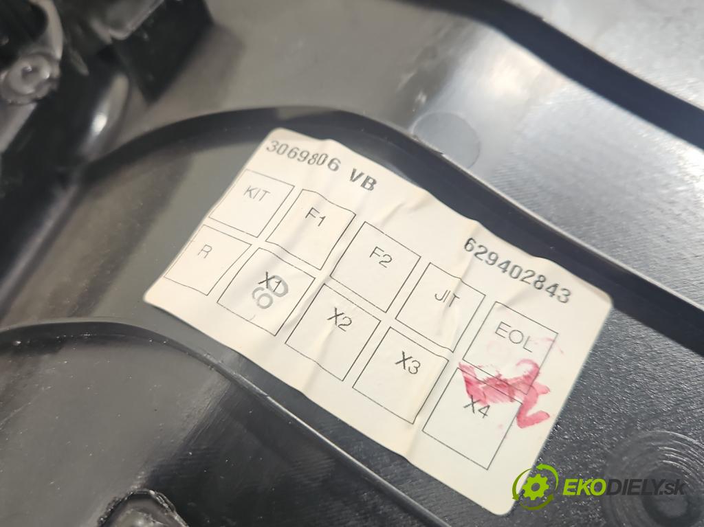 Volvo S90 II 2016- 2.0 T 320KM automatic 235 kW 1969 cm3 4- Čalounictví: dvere zadné ľavé 31393232