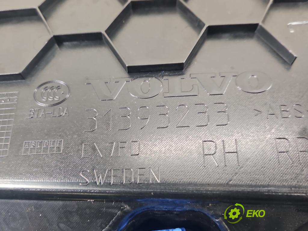 Volvo S90 II 2016- 2.0 T 320KM automatic 235 kW 1969 cm3 4- Čalounictví: dvere zadné pravé 31393233