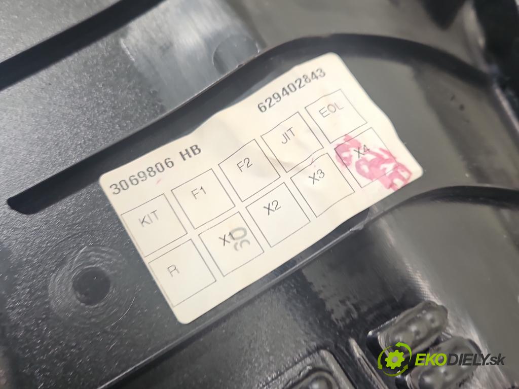 Volvo S90 II 2016- 2.0 T 320KM automatic 235 kW 1969 cm3 4- Čalounictví: dvere zadné pravé 31393233