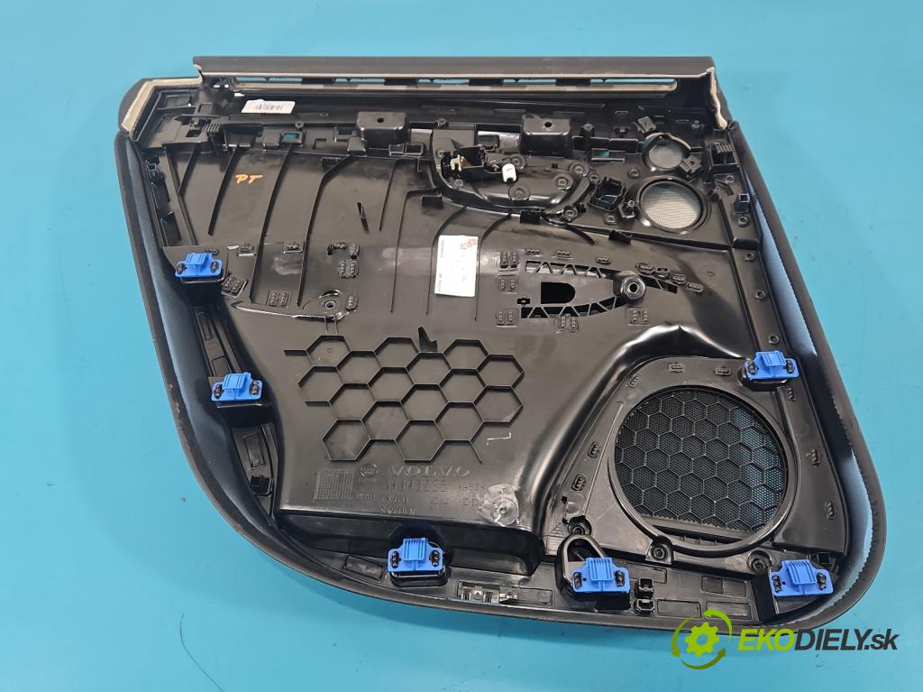 Volvo S90 II 2016- 2.0 T 320KM automatic 235 kW 1969 cm3 4- Čalounictví: dvere zadné pravé 31393233