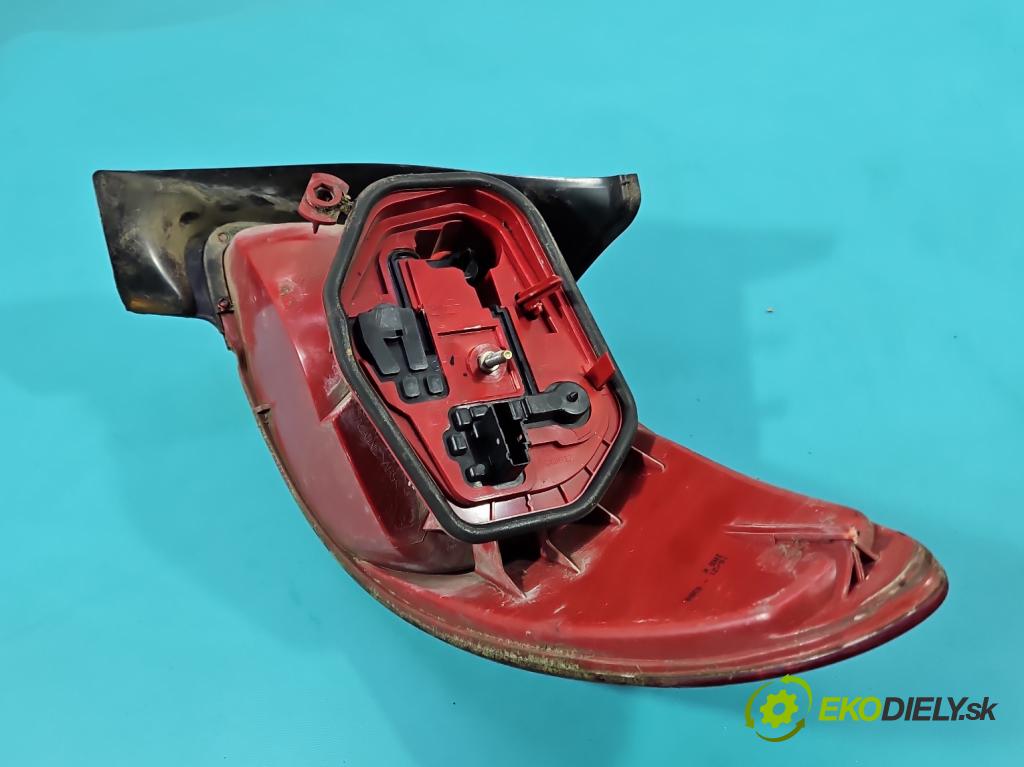 Peugeot 206 1.1 8V 60 HP manual 44 kW 1124 cm3 5- svetlo / reflektor zadné ľavé  (Kľučka dverí ostatné)