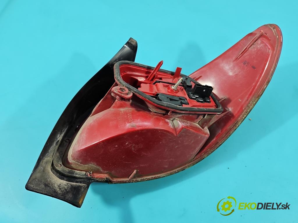 Peugeot 206 1.1 8V 60 HP manual 44 kW 1124 cm3 5- svetlo / reflektor zadné ľavé  (Kľučka dverí ostatné)