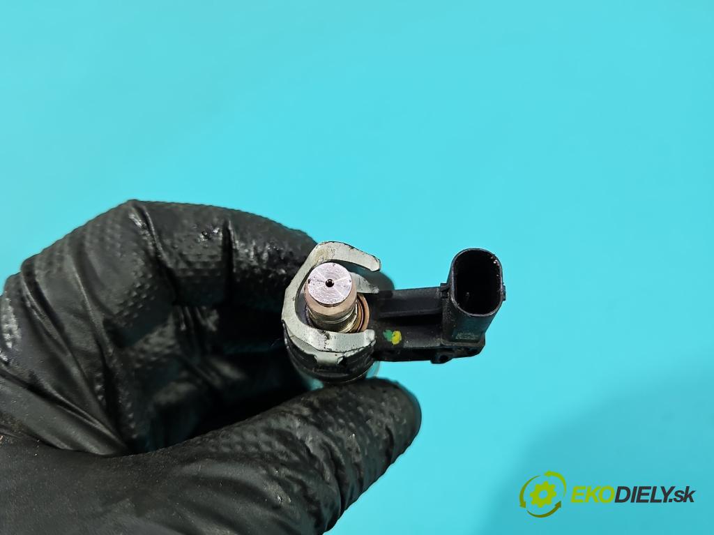 Skoda Fabia III 2014- 2021 1.0 TSI 95 HP manual 70 kW 999 cm3 5- vstrek 04E906036AT (Vstrekovač paliva)