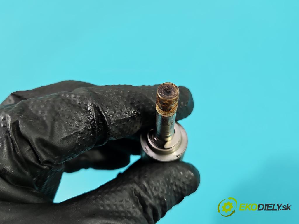 Skoda Fabia III 2014- 2021 1.0 TSI 95 HP manual 70 kW 999 cm3 5- vstrek 04E906036AT (Vstrekovač paliva)